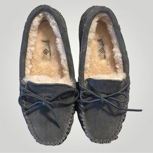 Women’s shearling, moccasin slippers, size 6.5-7